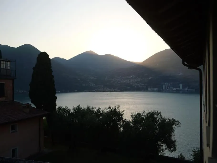 La Corte Del Cigno Monte Isola 0*,